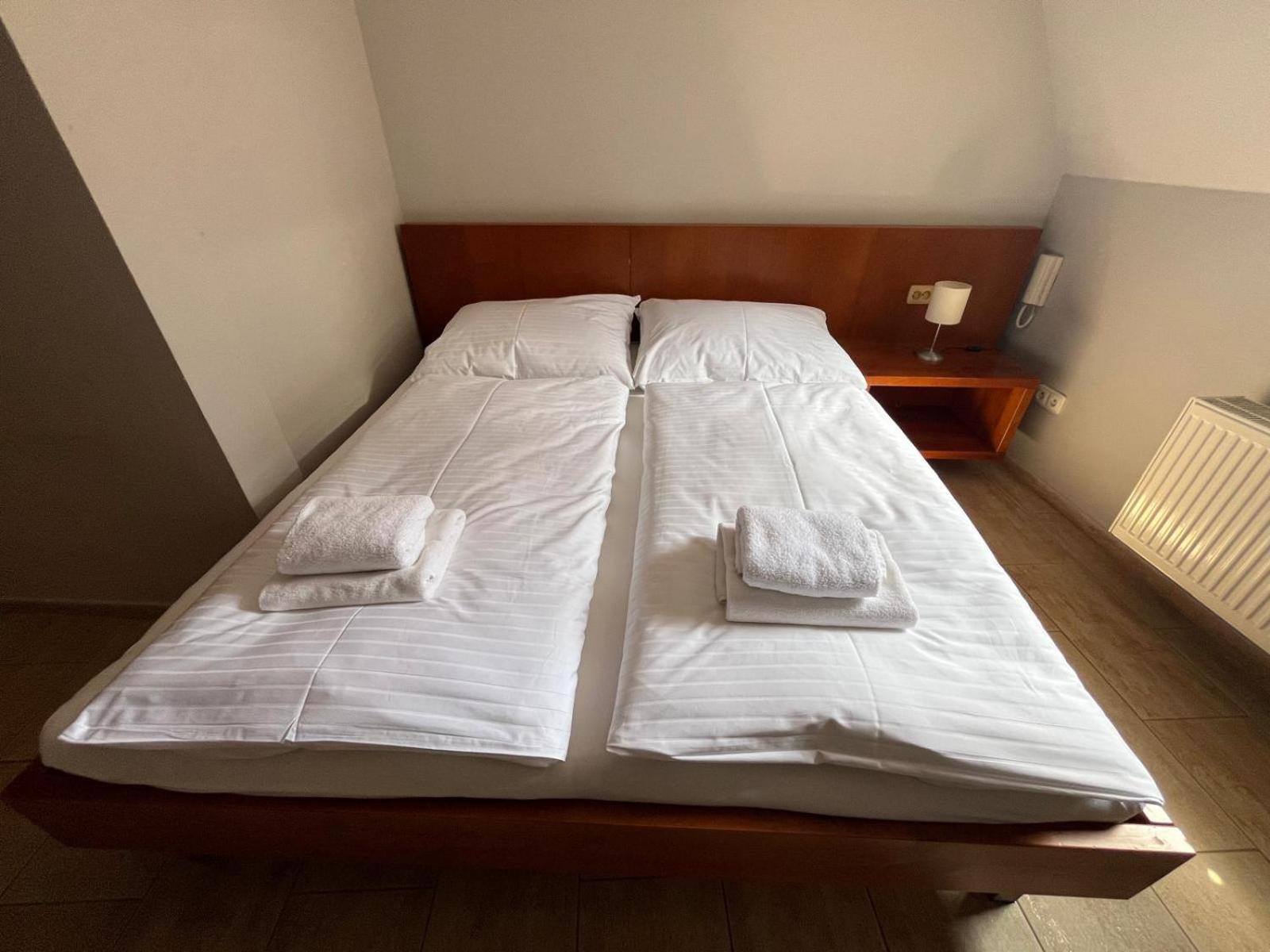 Nevinne Apartmany Kolín Kültér fotó