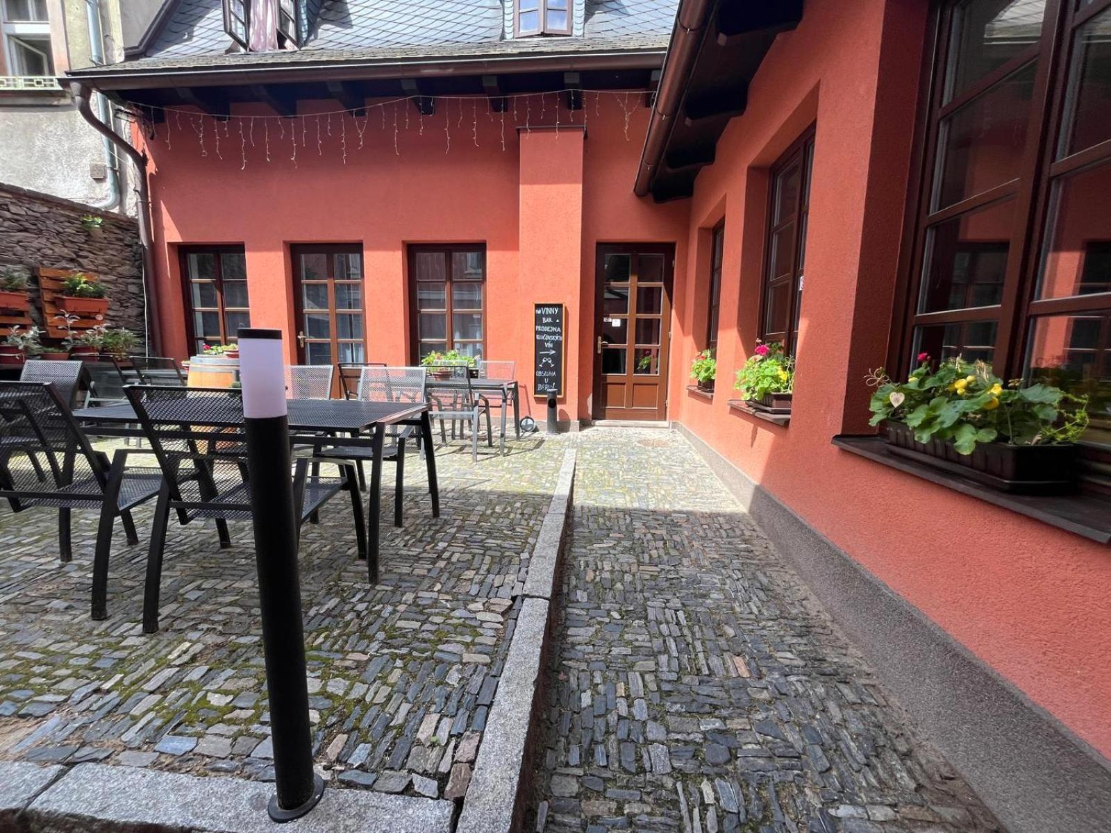 Nevinne Apartmany Kolín Kültér fotó